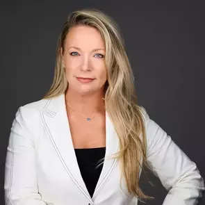 Tenneil Hollenbeck, King City, Real Estate Agent